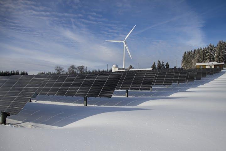 panneaux solaires neige