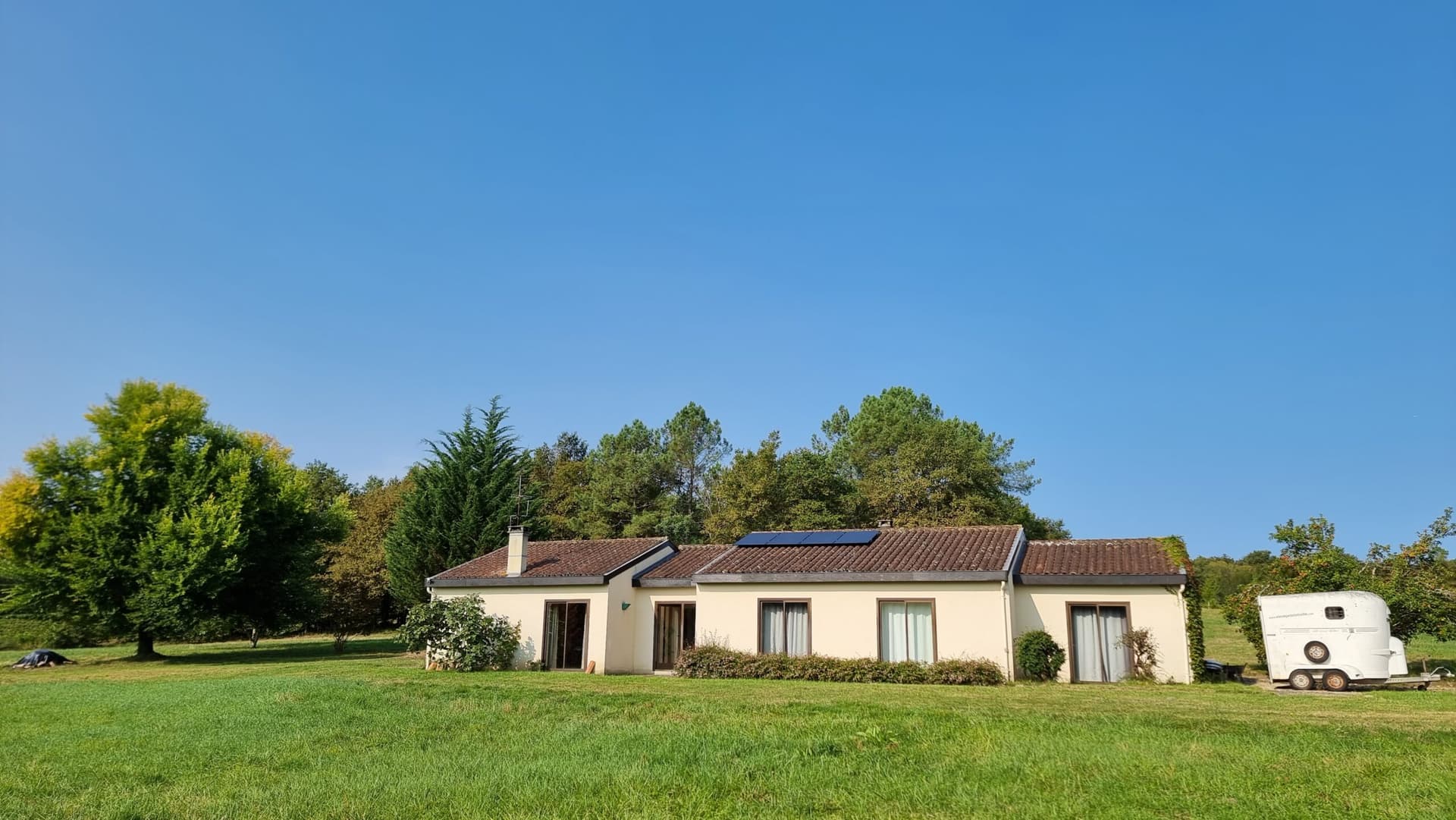 Installation photovoltaïque à Porcheres