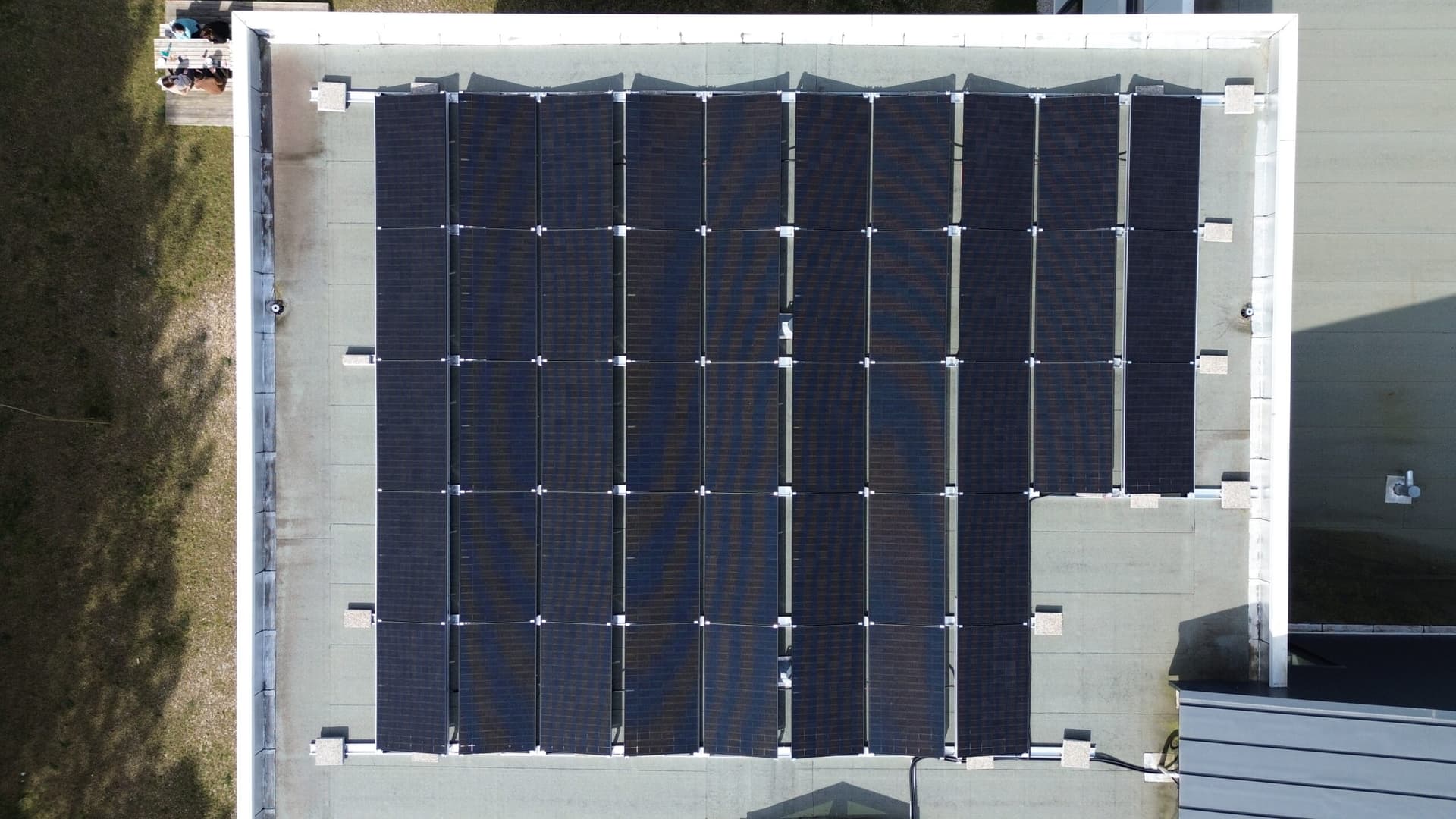 Photo d'une installation solaire réalisée par Moon Energie, powered by Solarock