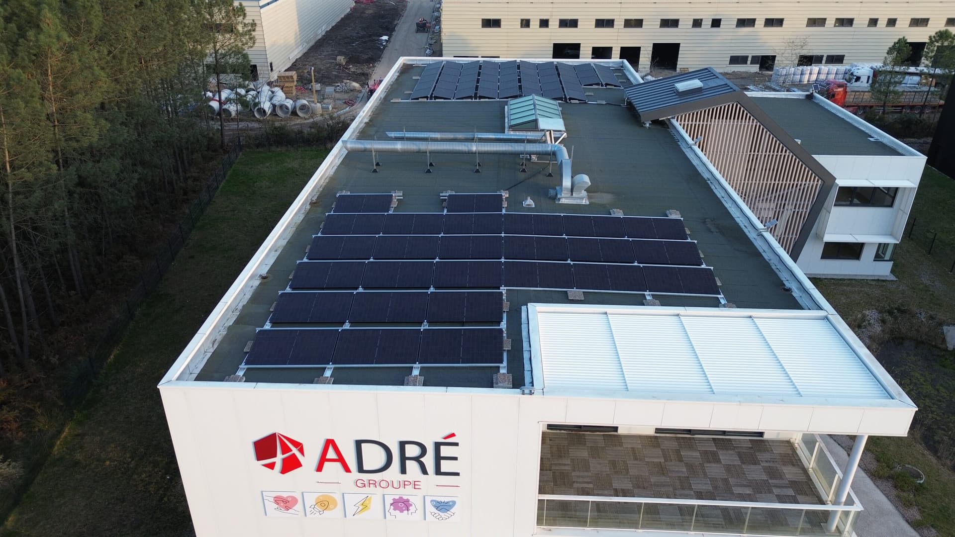 photo de l'installation solaire du groupe ADRE à Mérignac
